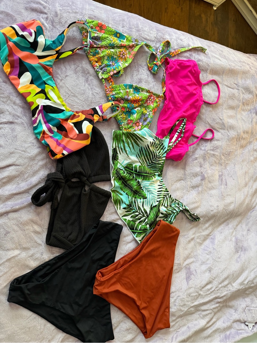 Mixed Women's Swim Lot 5 tops 2 bottoms